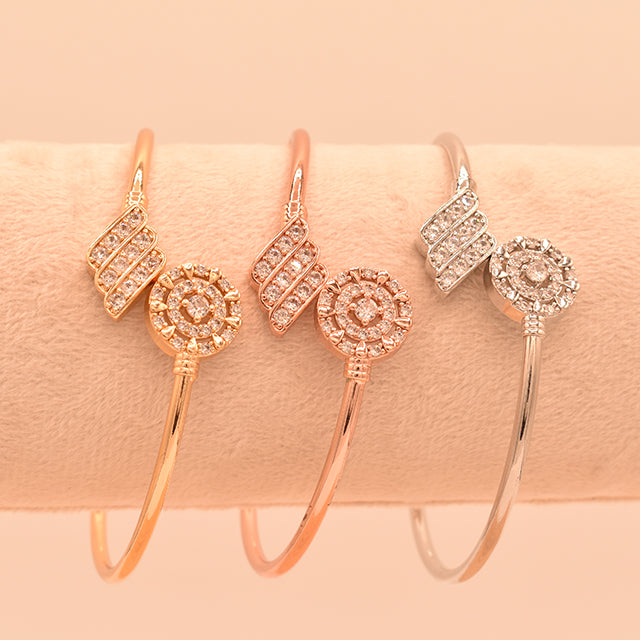 Pulsera Abierta Brillante con Detalles de Circonitas
