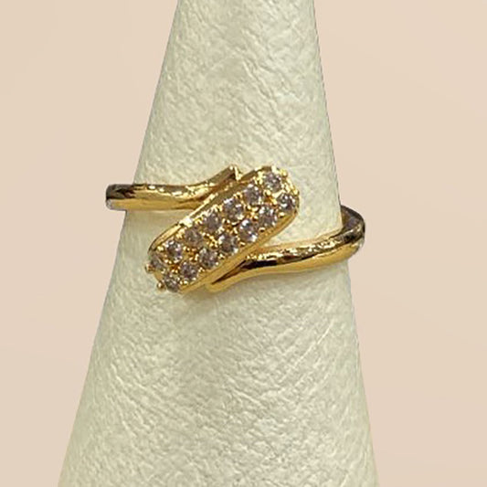 Anillo Elegancia Dorada con Brillantes