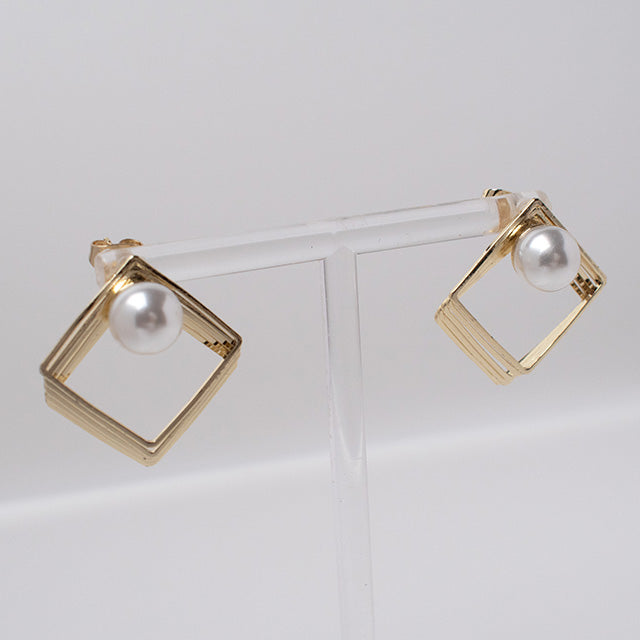 Pendientes Cuadrados Dorados con Perla