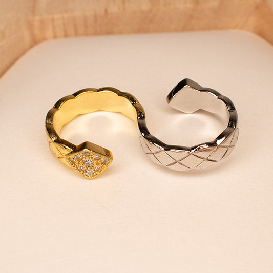 Anillo Abierto Bicolor con Circonitas y Diseño Acolchado