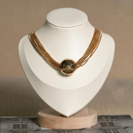 Collar Elegante Multicadena con Balín Dorado