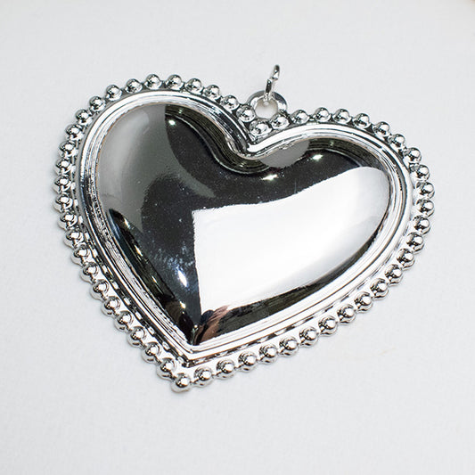 Dije Corazón Plateado con Borde de Perlas
