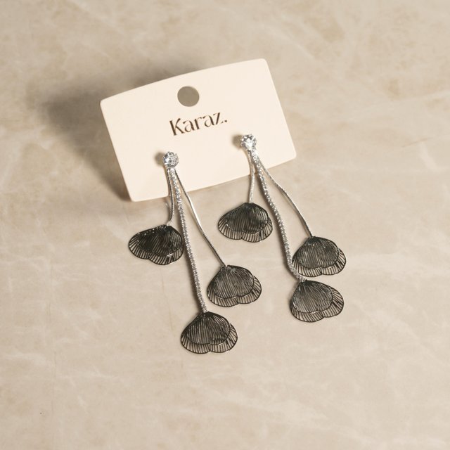 Aretes Colgantes Florales Negros y Plateados con Brillo