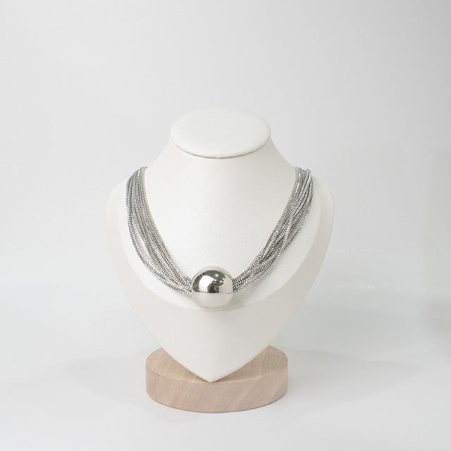 Collar Moderno con Esfera y Cadenas Plateadas