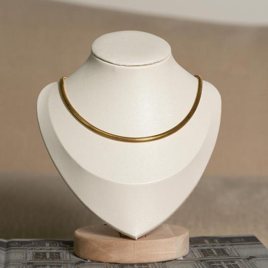 Collar Serpentino Dorado Elegante
