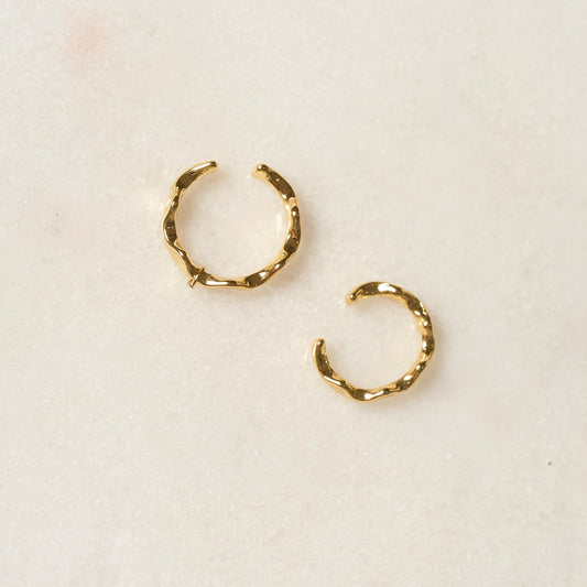 Earcuff Grande con Textura Irregular Bañado en Oro