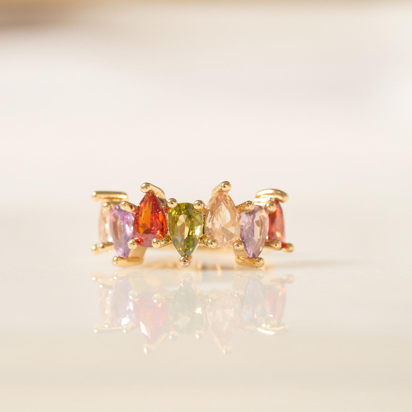 Earcuff de Oro Laminado con Circones Multicolor
