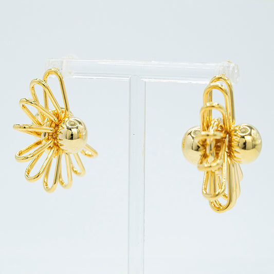 Aretes Dorados de Diseño Moderno y Elegante
