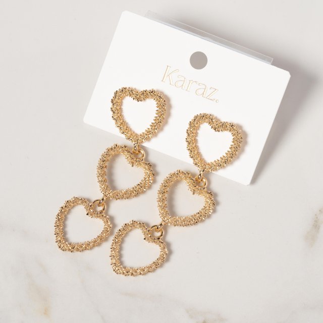 Aretes Largos Tres Corazones Texturizados Dorados