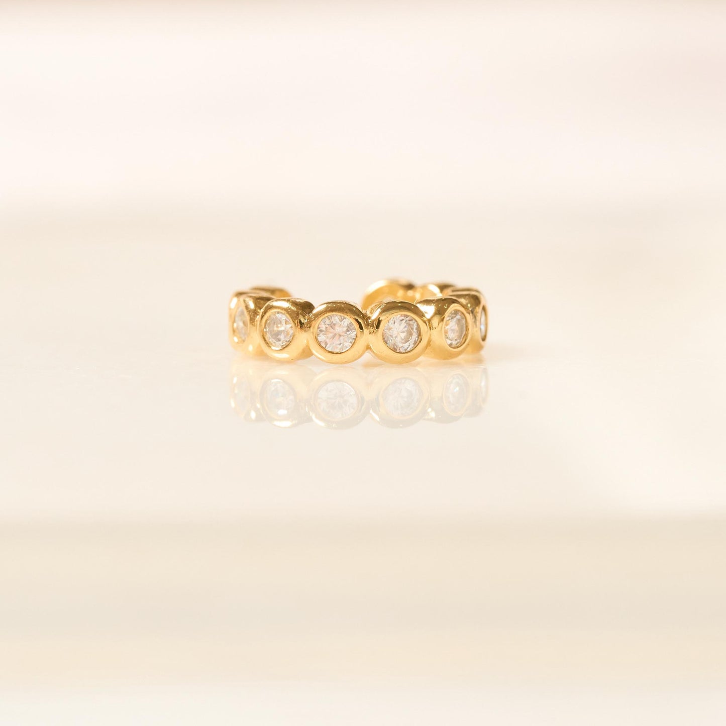 Earcuff de Oro Laminado con Circones Brillantes