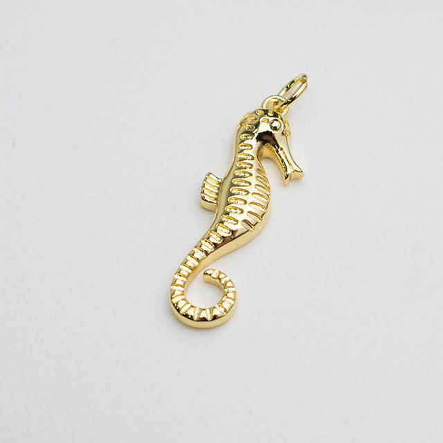 Dije Caballito de Mar Dorado