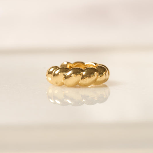 Earcuff Croissant Pequeño Bañado en Oro
