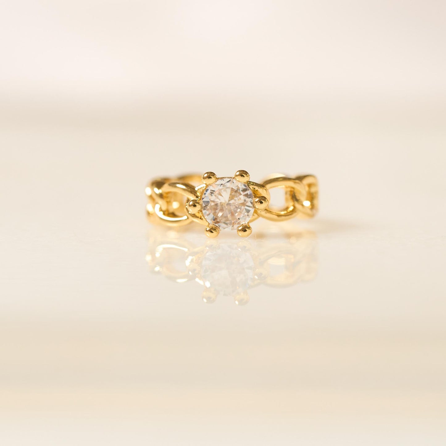 Anillo de Cadena con Gema Central Bañado en Oro