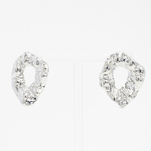 Aretes Plateados de Diseño Irregular